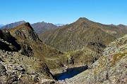 44 Dalla Bocchetta  vista sul Lago d'Inferno, Piz Varrone, Mellasc eil Rif. FALC